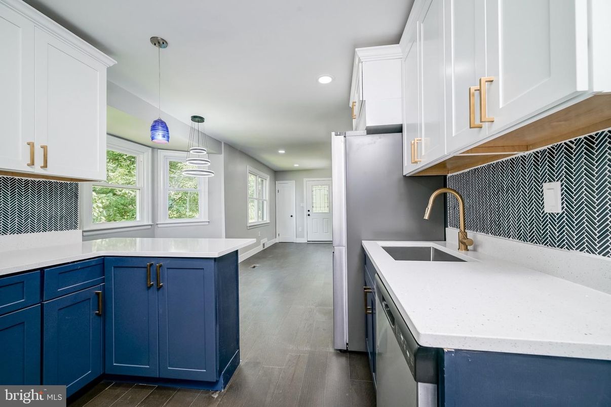 Interior, Kitchen, Pendant Lights, Recessed Lighting, Wood Texture Flooring