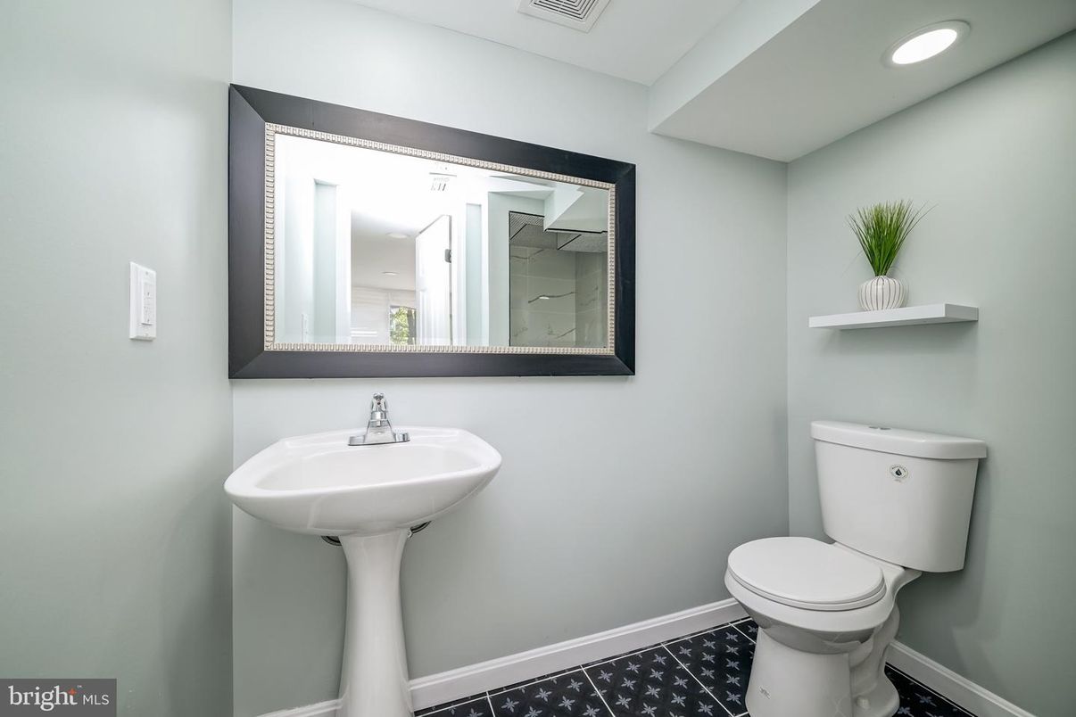 Bathroom, Interior, Recessed Lighting