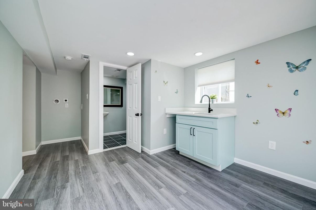 Bathroom, Interior, Recessed Lighting, Wood Texture Flooring