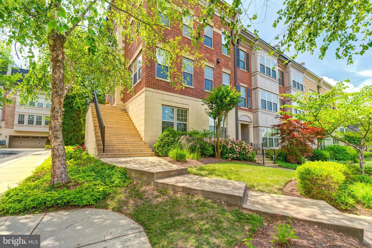 Exterior, Facade, Brick Facade, Rowhouse