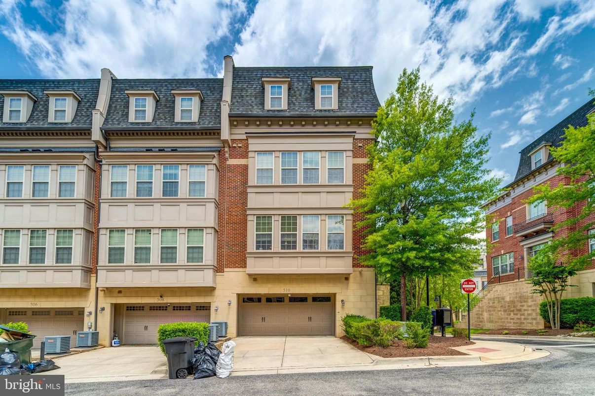 Attached, Exterior, Facade, Brick Facade, Rowhouse