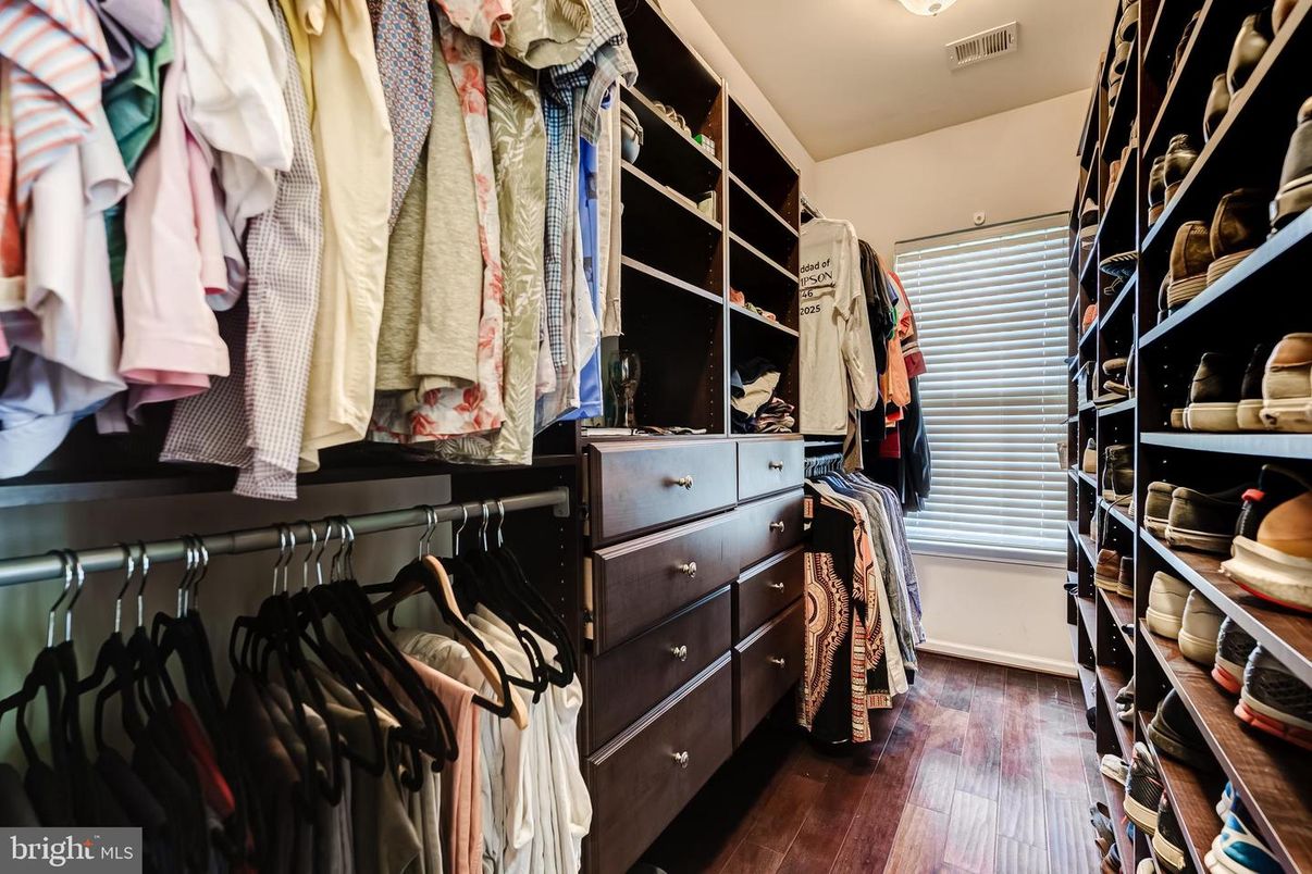 Interior, Walk-in Closets, Wood Texture Flooring
