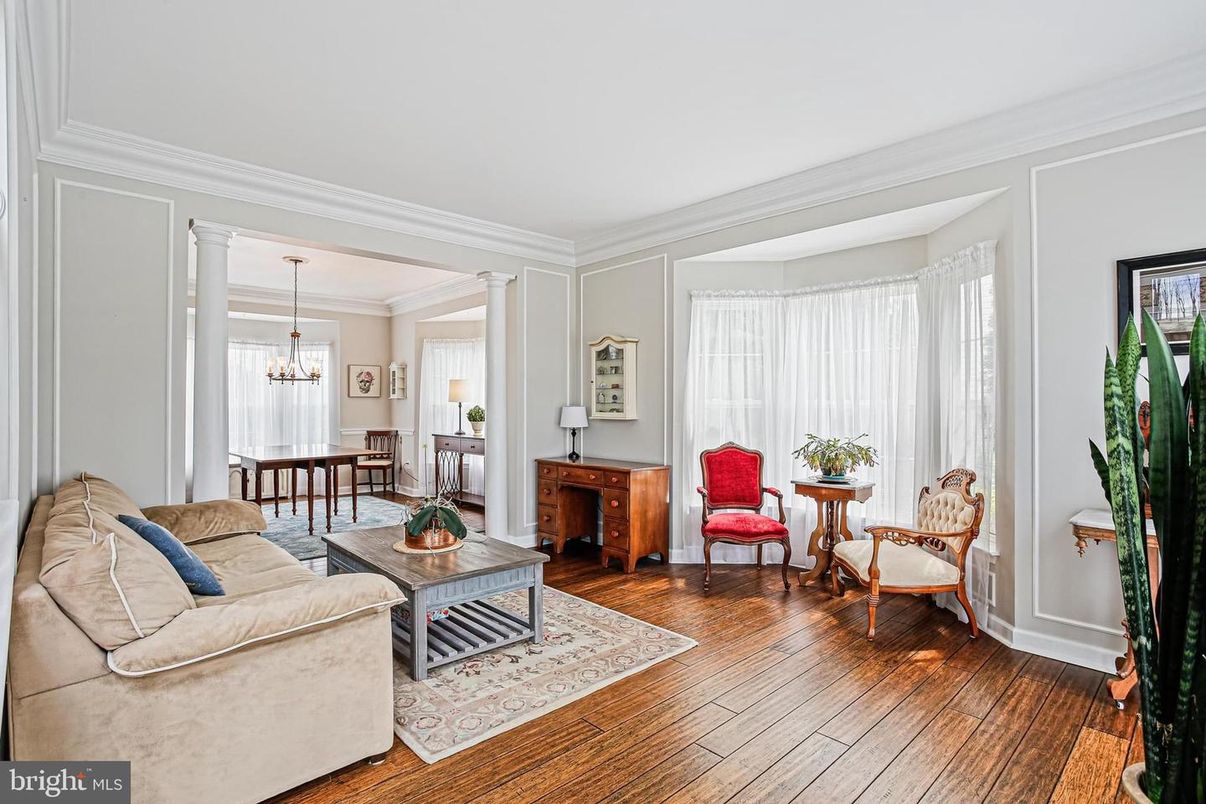 Chandelier, Dining room, Interior, Living room, Wood Texture Flooring