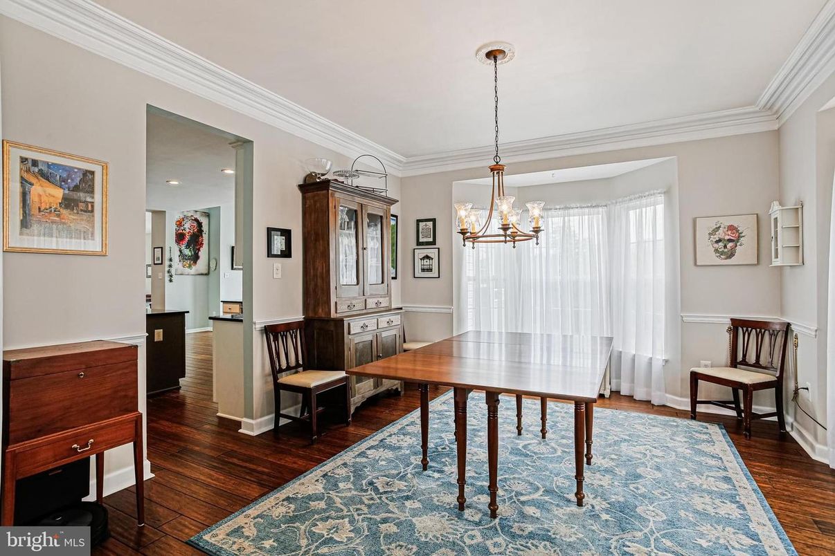 Chandelier, Dining room, Interior, Pendant Lights, Recessed Lighting, Wood Texture Flooring