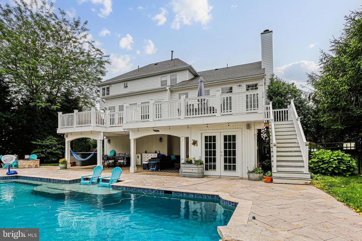 Exterior, Pool