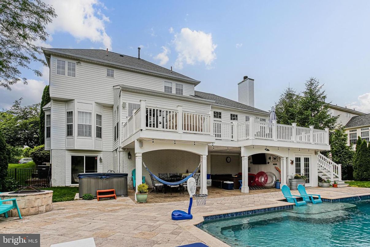 Exterior, Pool