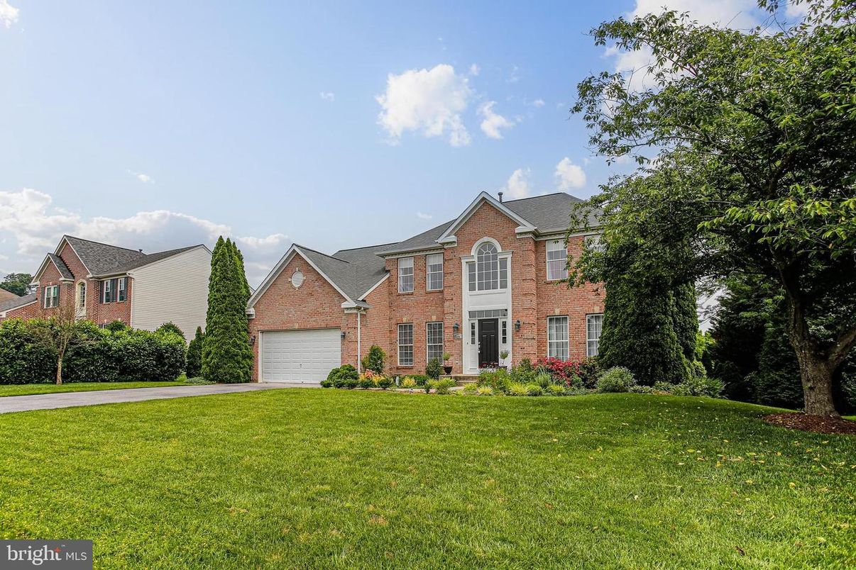 Attached, Backyard, Exterior, Facade, Brick Facade, French Provincial