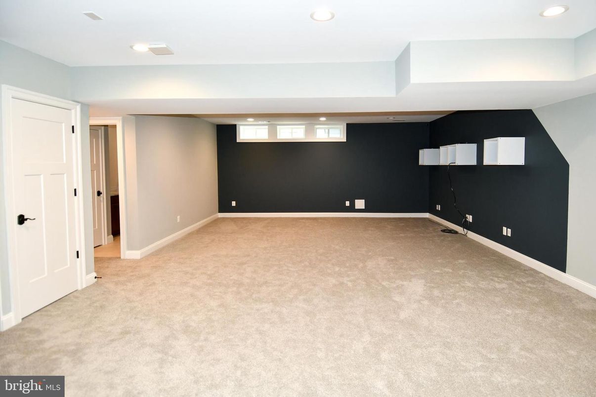 Empty room, Interior, Recessed Lighting