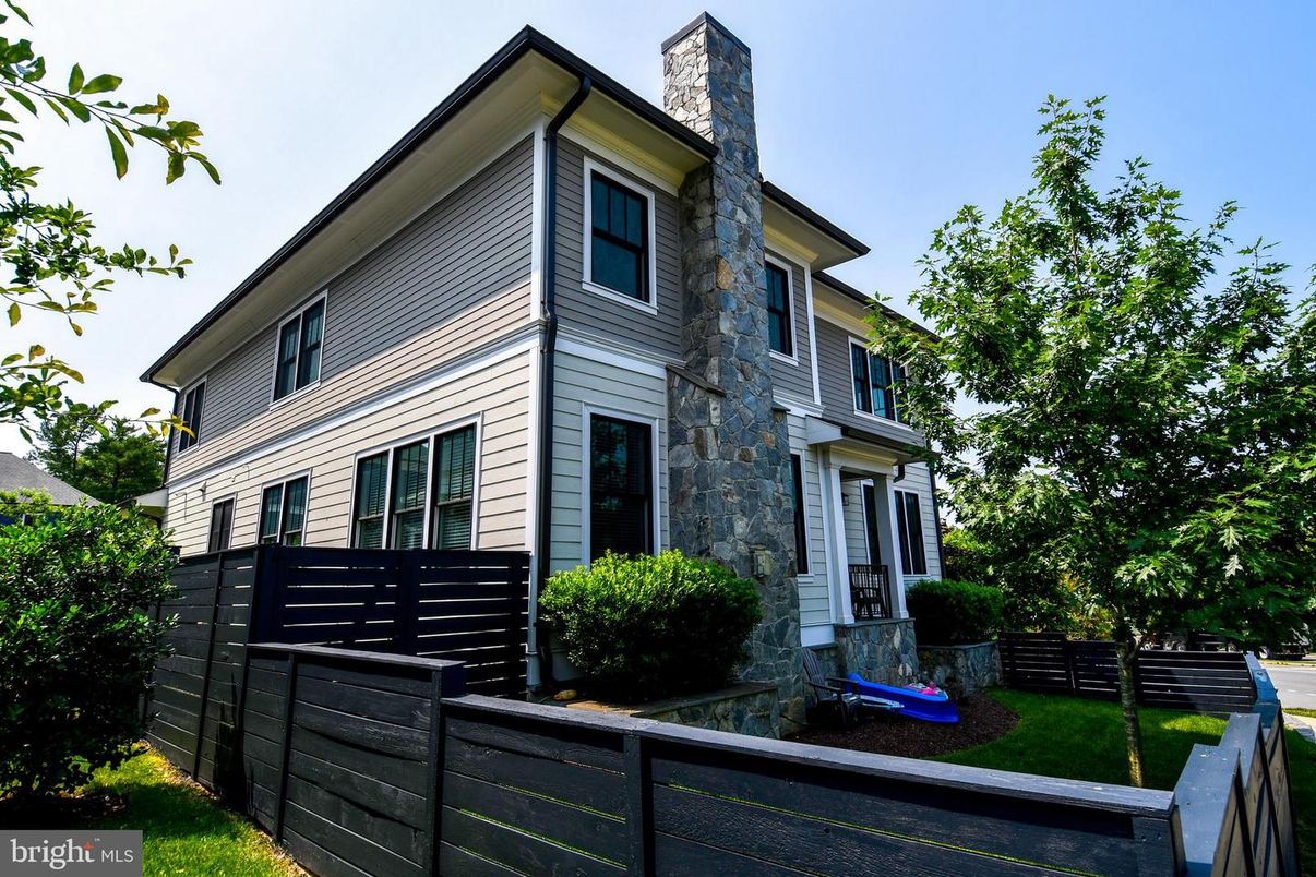 Exterior, Facade, American Foursquare
