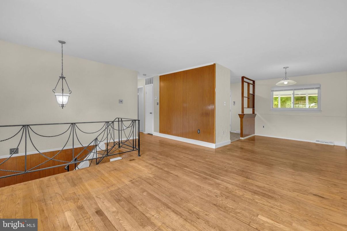 Interior, Pendant Lights, Wood Texture Flooring