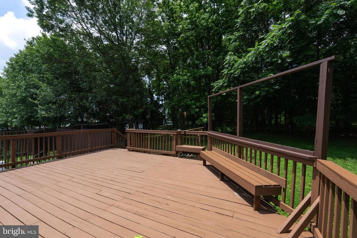 Exterior, Wood Texture Flooring