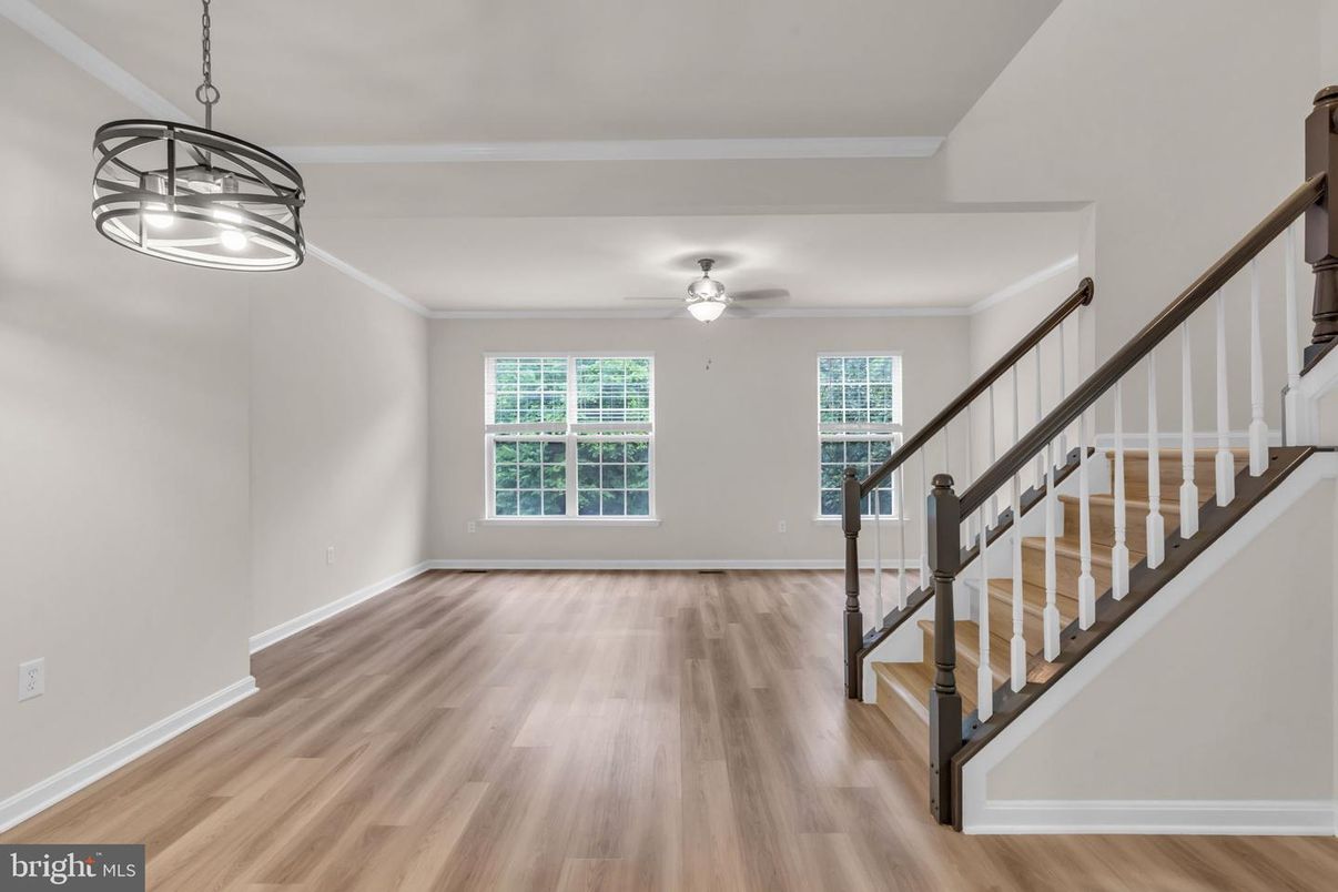 Empty room, Interior, Pendant Lights, Wood Texture Flooring