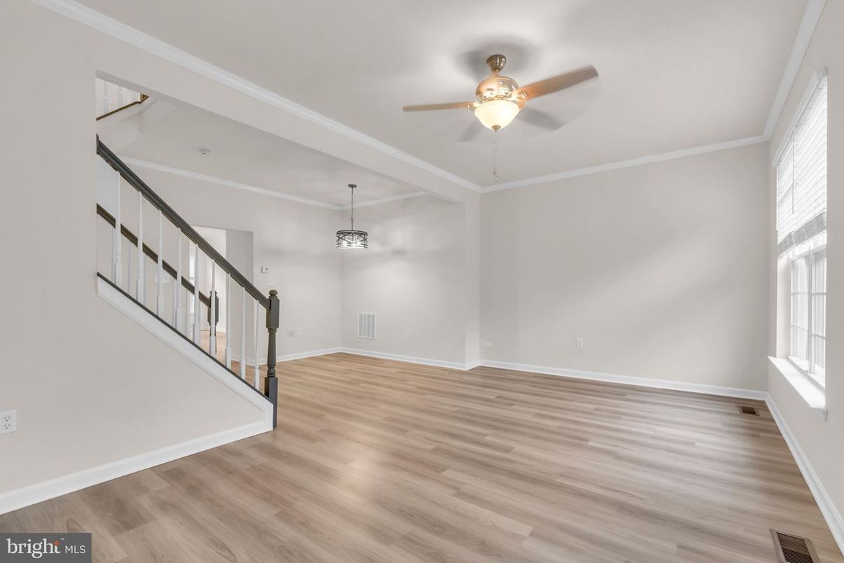 Empty room, Interior, Pendant Lights, Wood Texture Flooring