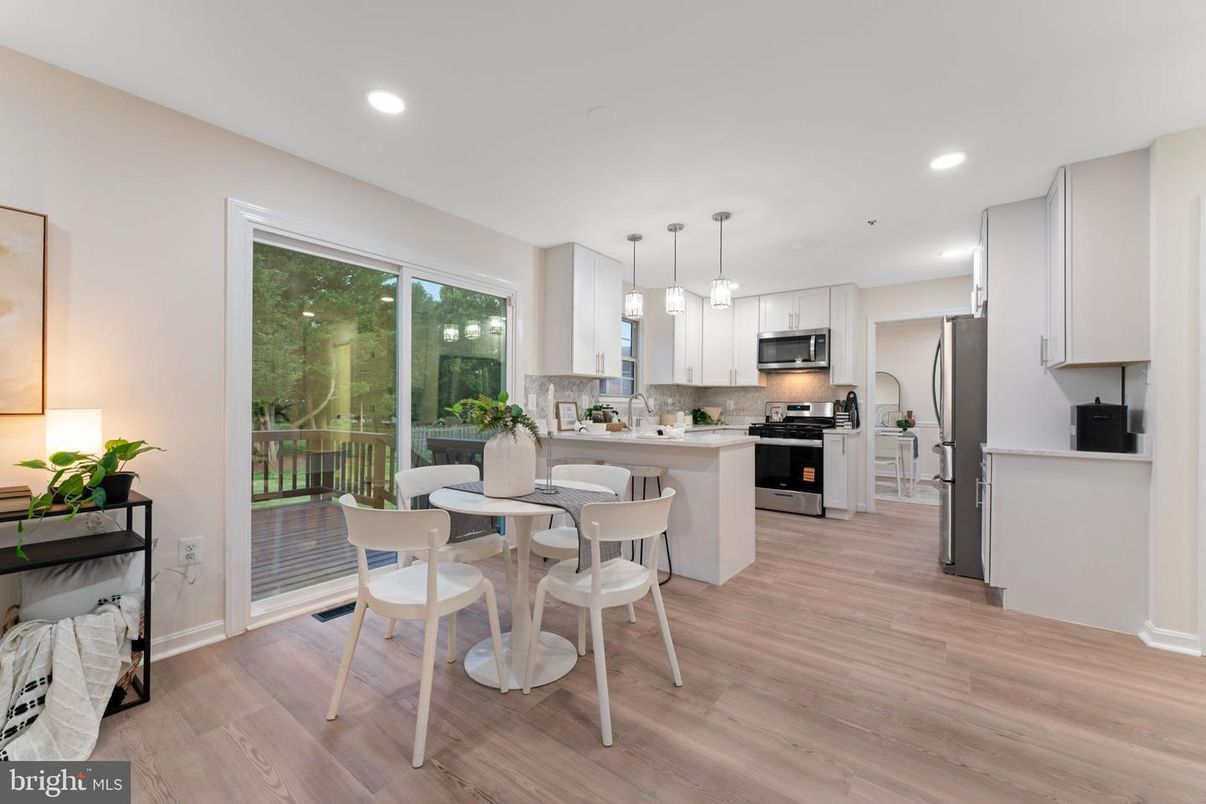 Dining room, Interior, Kitchen, Pendant Lights, Recessed Lighting, Stainless Steel Appliances, Wood Texture Flooring