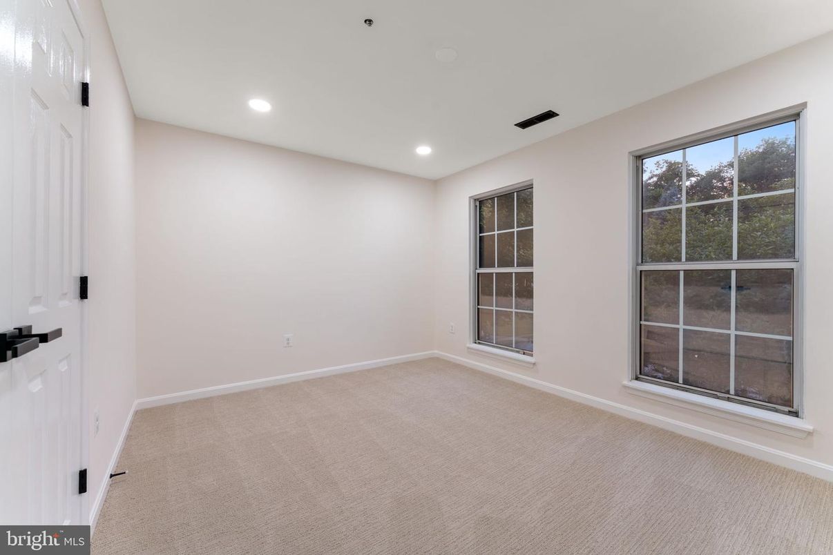 Empty room, Interior, Recessed Lighting