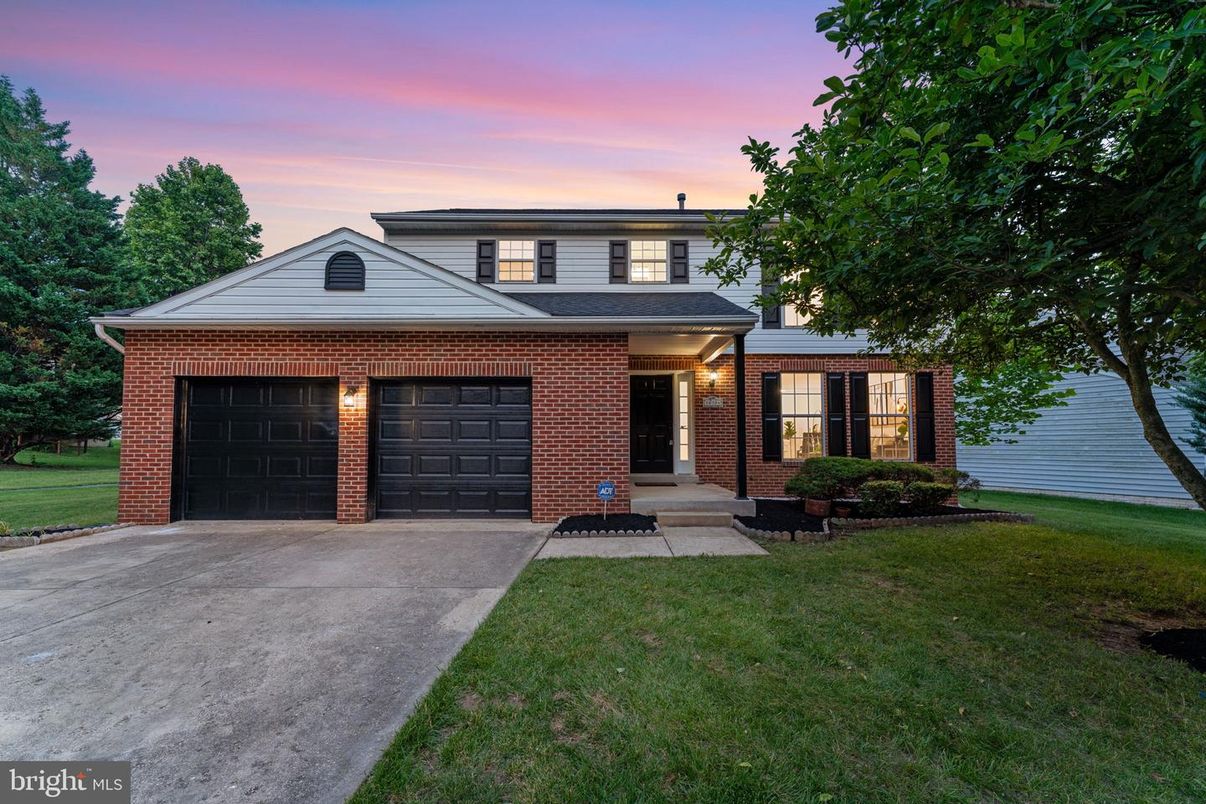 Attached, Exterior, Facade, Brick Facade, Brick Traditional