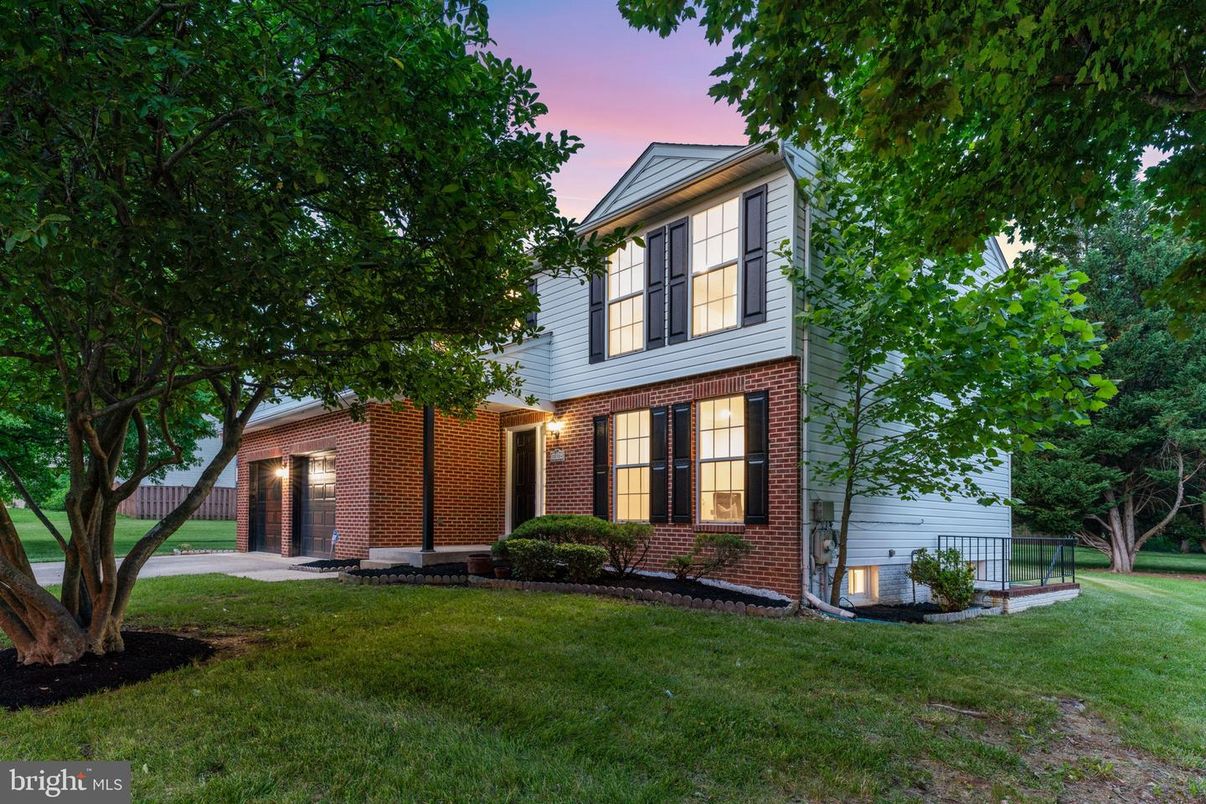 Backyard, Exterior, Facade, Brick Facade, Georgian