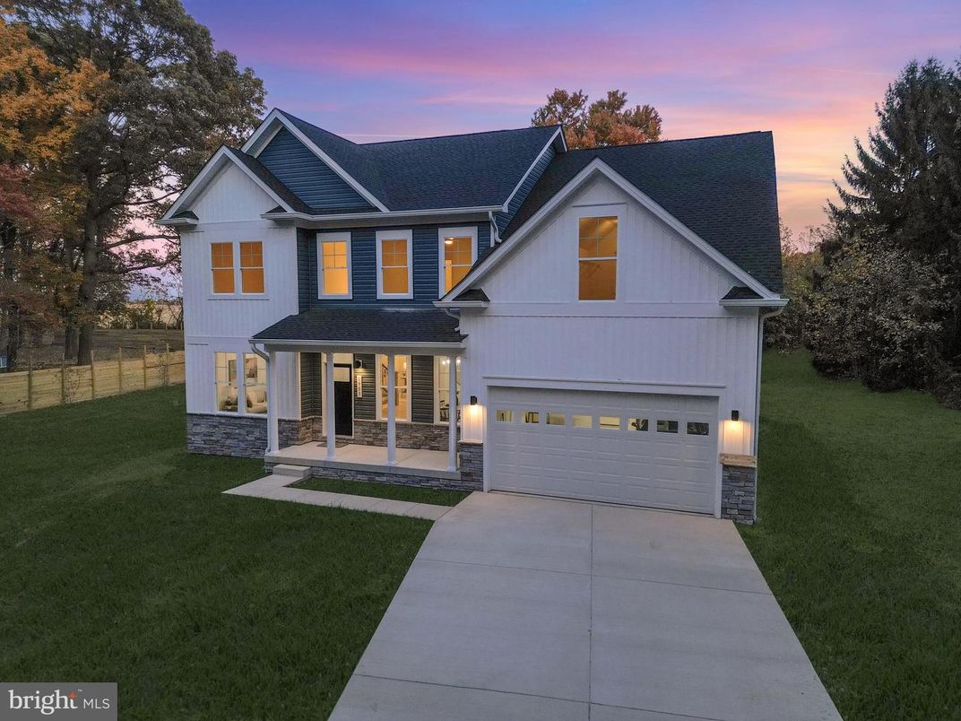 Attached, Exterior, Facade, Farmhouse