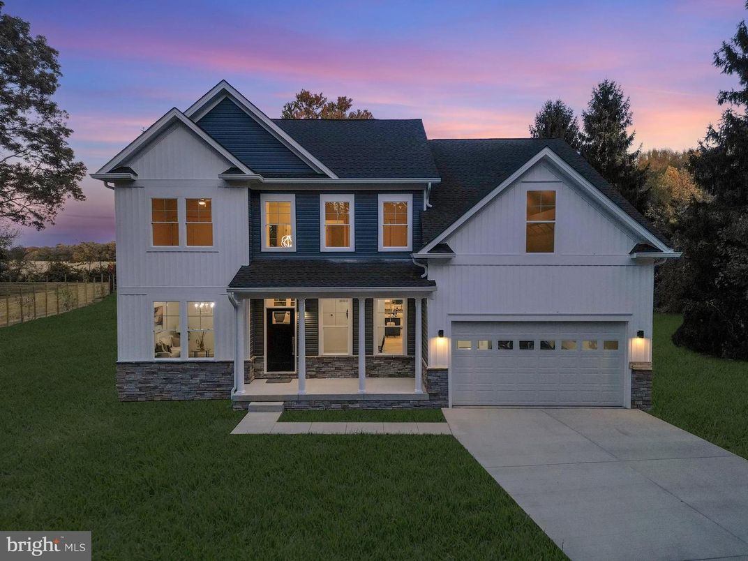 Attached, Exterior, Facade, Farmhouse