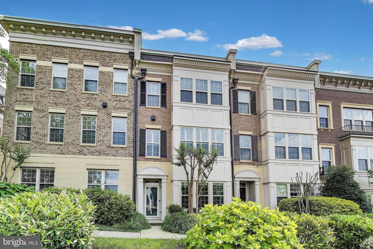 Exterior, Facade, Brick Facade, Rowhouse