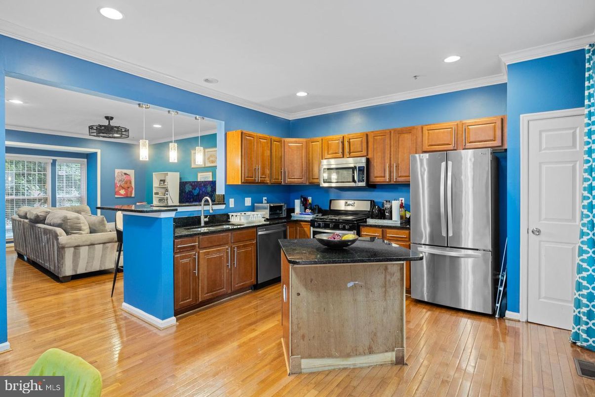 Interior, Kitchen, Living room, Pendant Lights, Recessed Lighting, Stainless Steel Appliances, Wood Texture Flooring