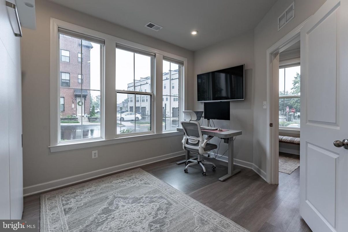 Home Office, Interior, Recessed Lighting, Wood Texture Flooring