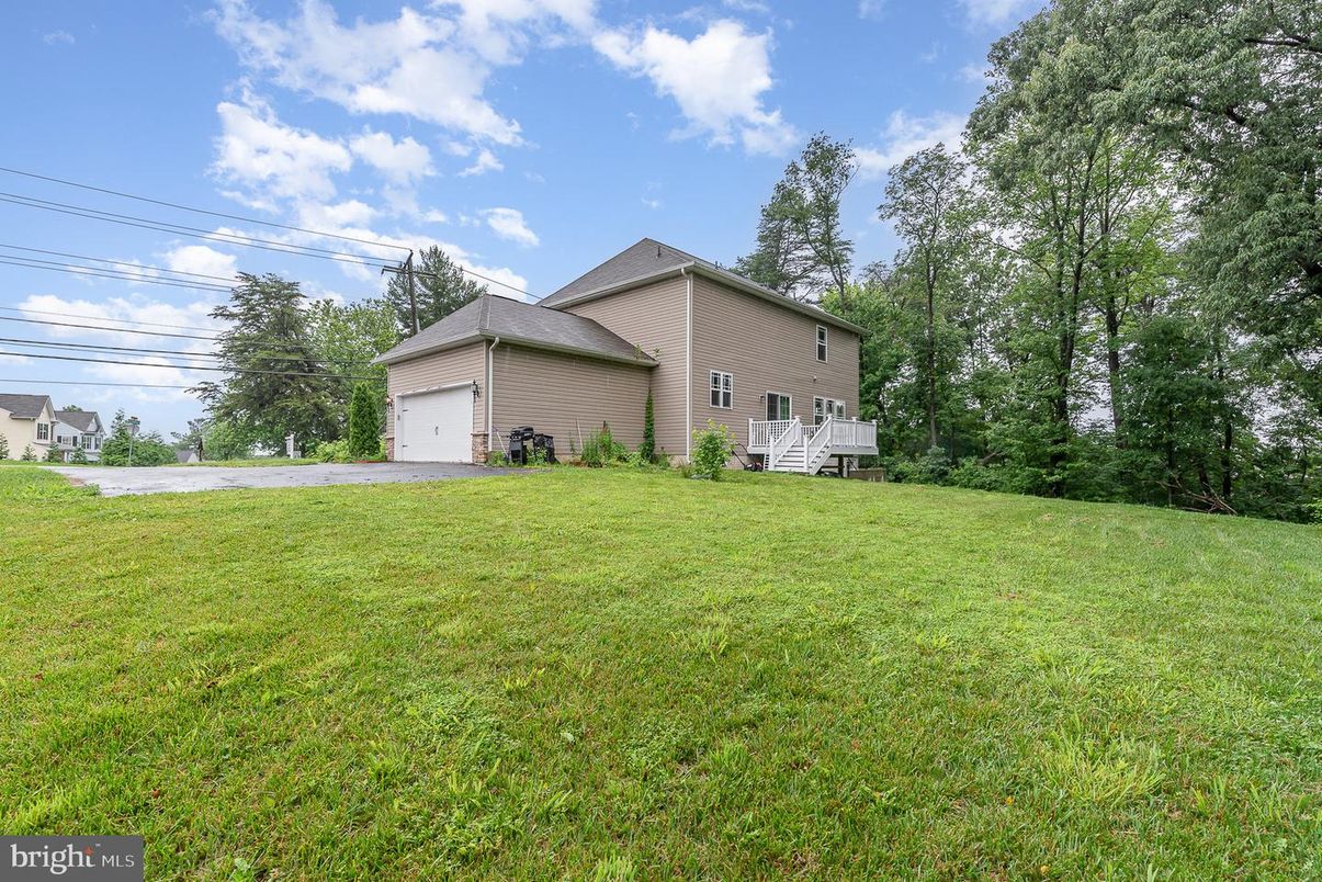 Backyard, Detached Garage, Exterior