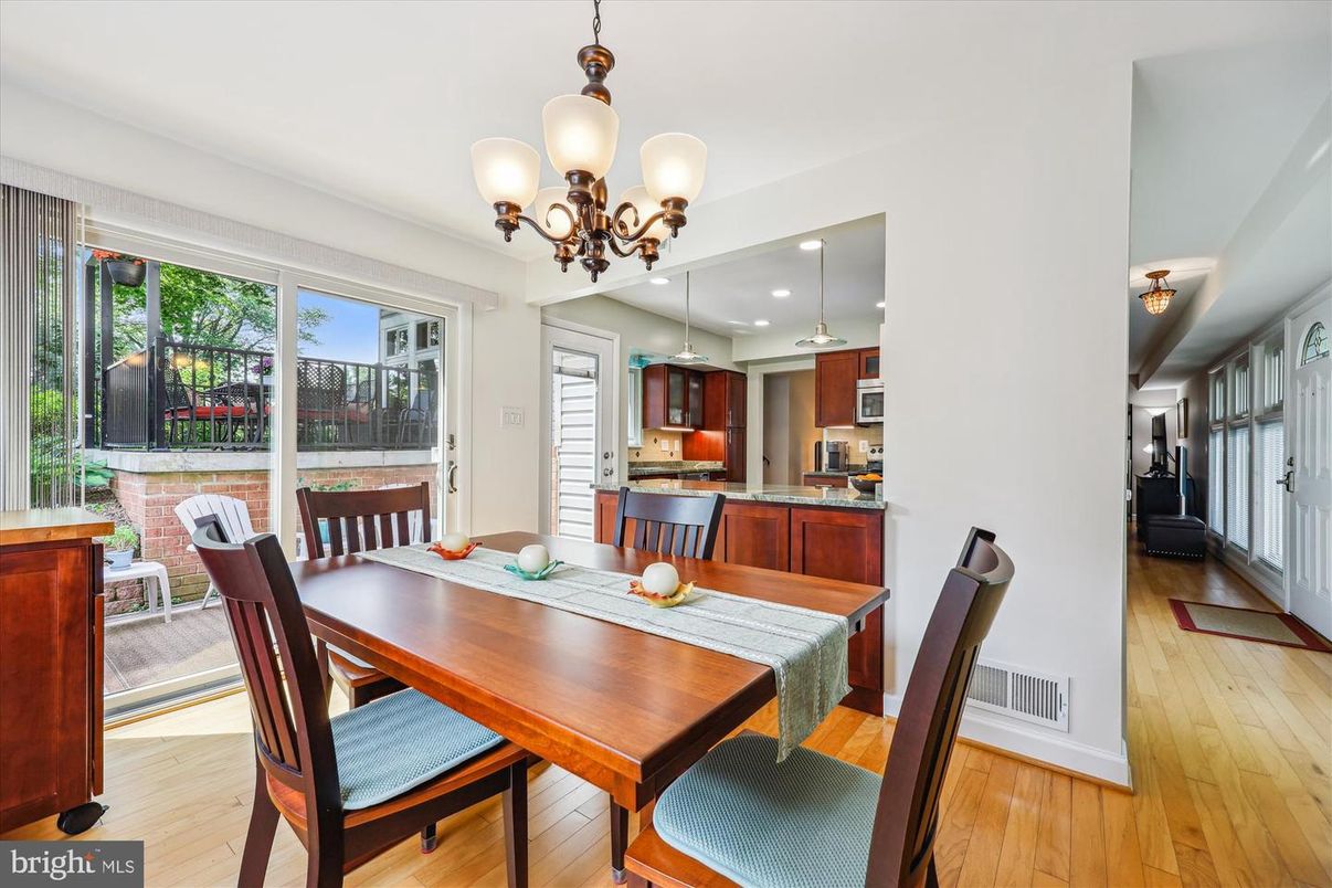 Chandelier, Dining room, Interior, Kitchen, Recessed Lighting, Wood Texture Flooring
