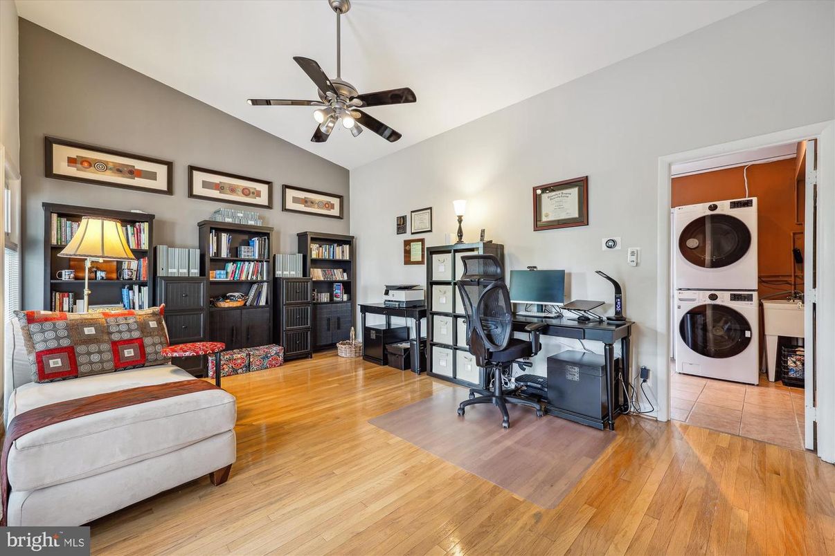 Home Office, Interior, Washer, Wood Texture Flooring