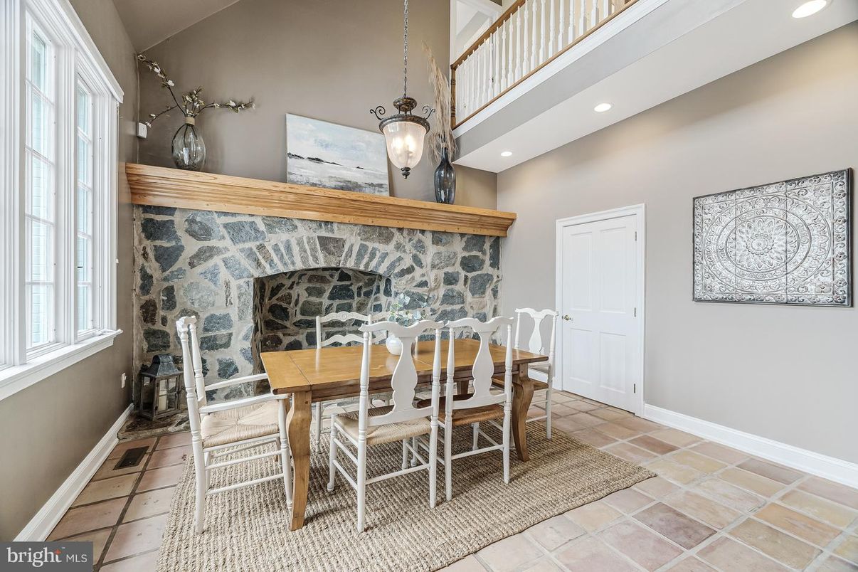 Dining room, Fireplace, Interior, Pendant Lights, Recessed Lighting