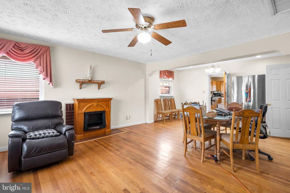Chandelier, Dining room, Fireplace, Interior, Recessed Lighting, Wood Texture Flooring