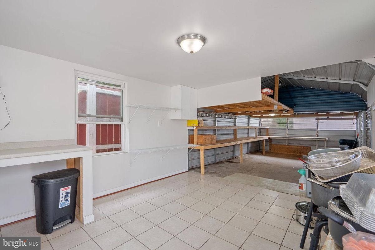 Garage, Interior