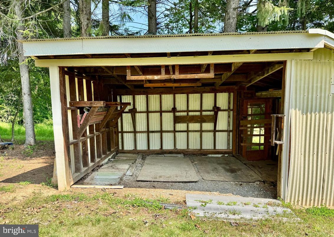 Detached Garage, Exterior