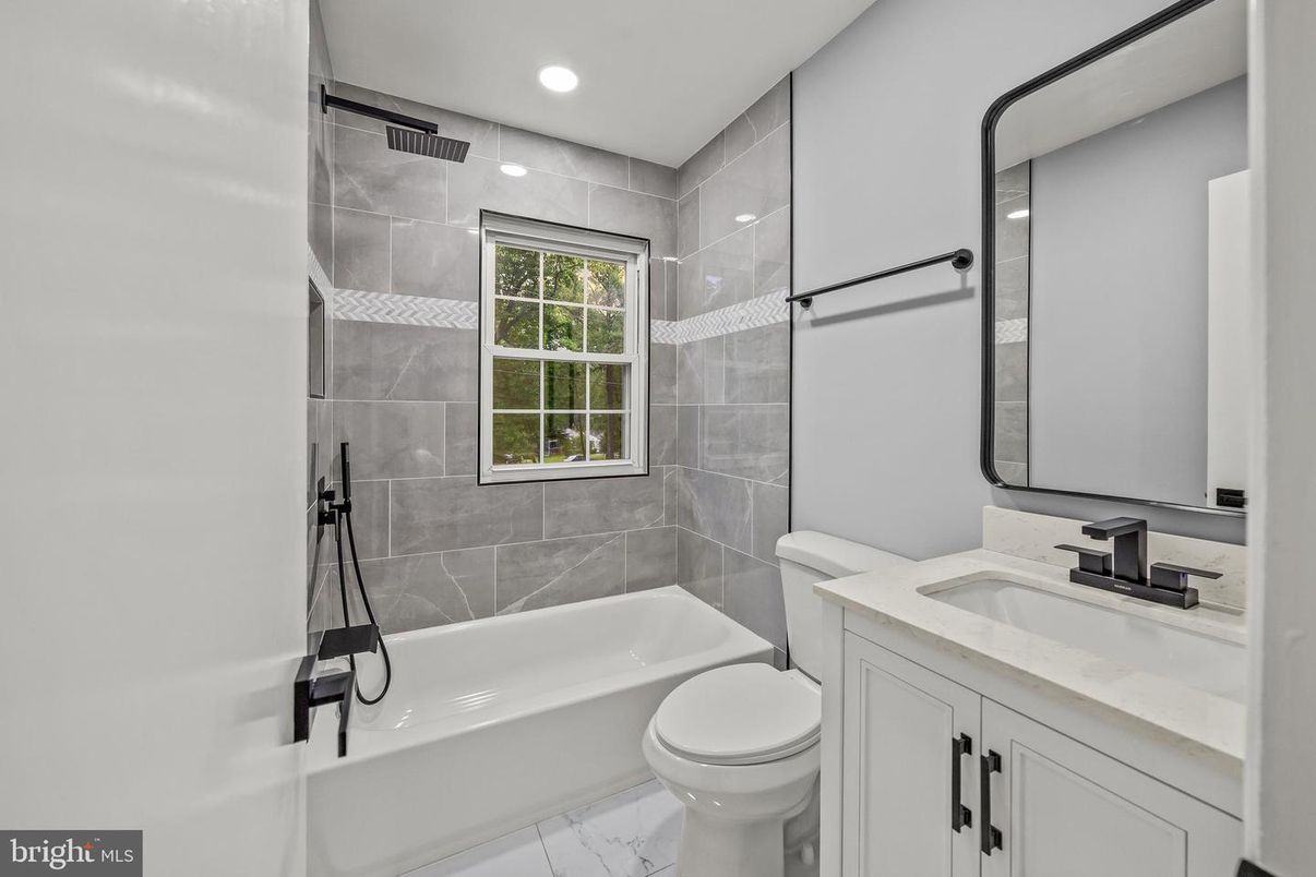 Bathroom, Interior, Marble, Recessed Lighting