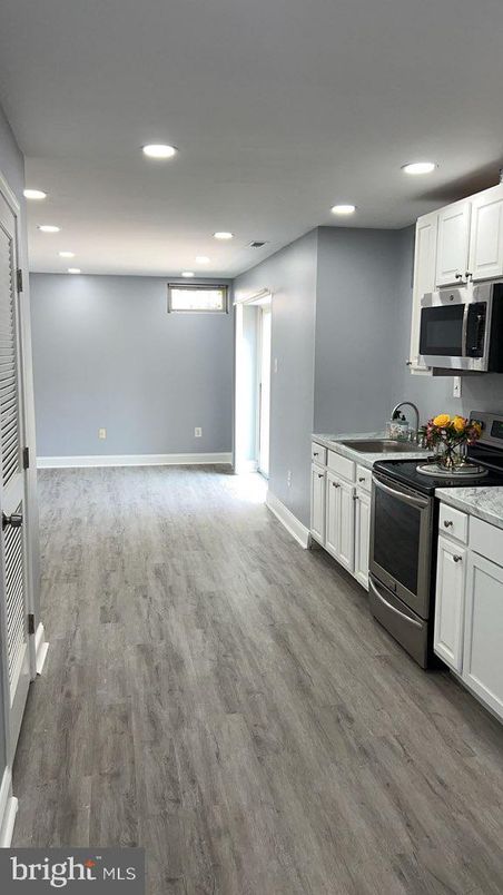 Interior, Kitchen, Recessed Lighting, Wood Texture Flooring