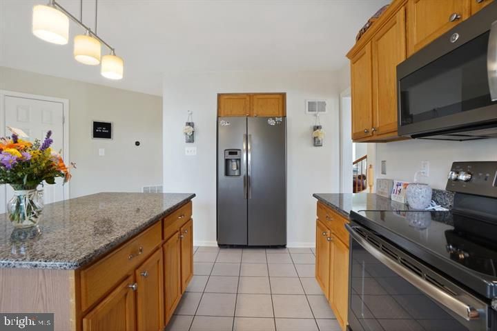 Interior, Kitchen, Pendant Lights, Stainless Steel Appliances