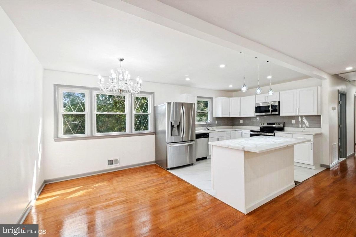 Chandelier, Interior, Kitchen, Pendant Lights, Recessed Lighting, Stainless Steel Appliances, Wood Texture Flooring