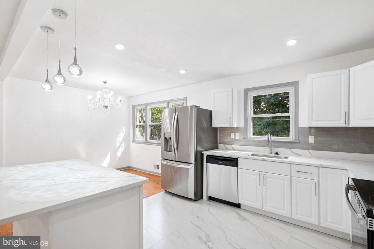 Chandelier, Interior, Kitchen, Marble, Pendant Lights, Recessed Lighting, Stainless Steel Appliances, Wood Texture Flooring