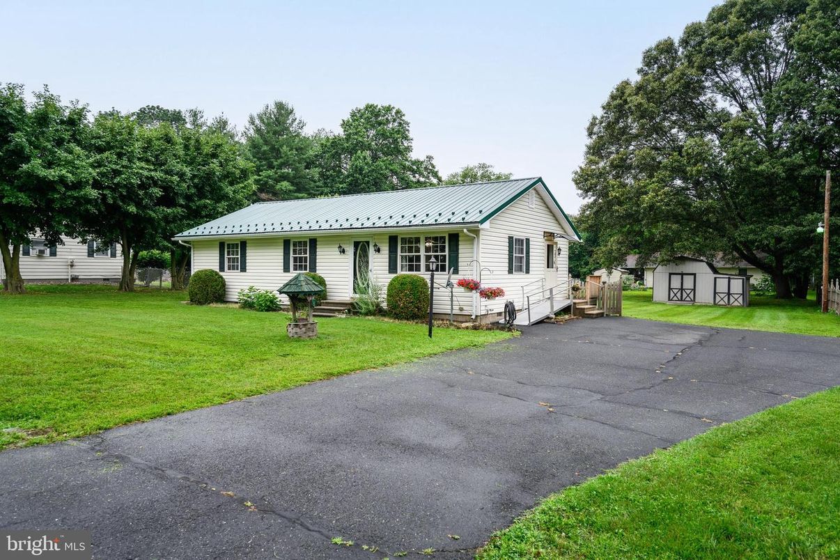 Backyard, Detached Garage, Exterior, Facade, Cape Cod