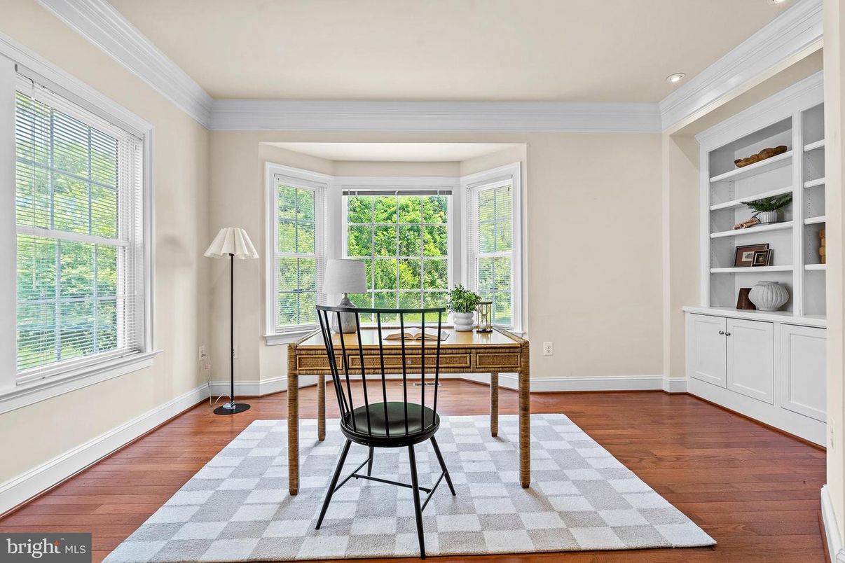 Home Office, Interior, Recessed Lighting, Wood Texture Flooring