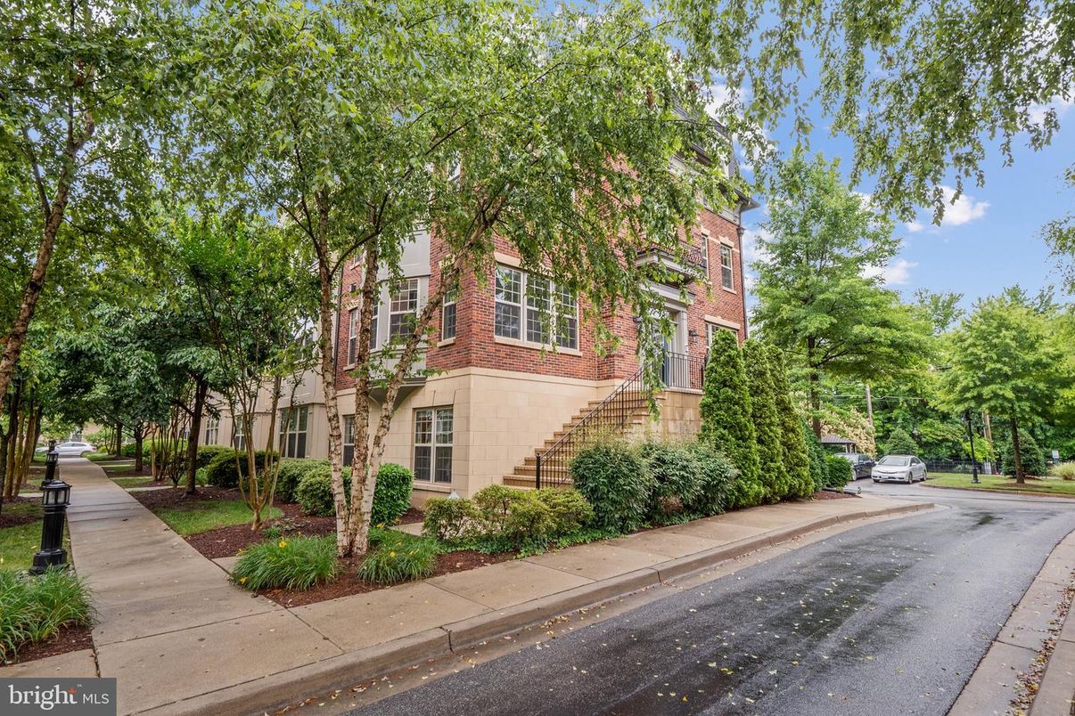 Exterior, Facade, Brick Facade, Rowhouse