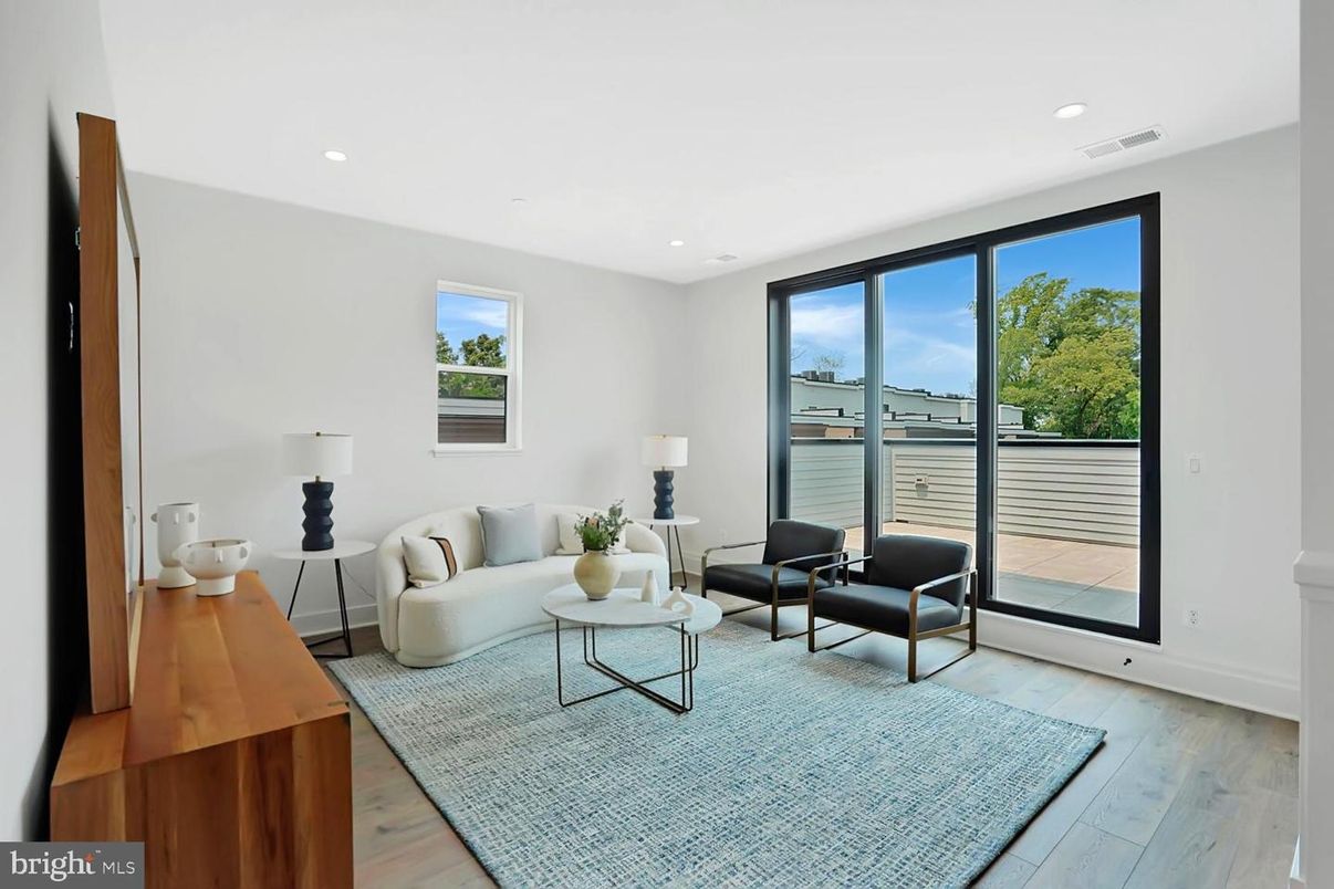Interior, Living room, Recessed Lighting, Water, Wood Texture Flooring