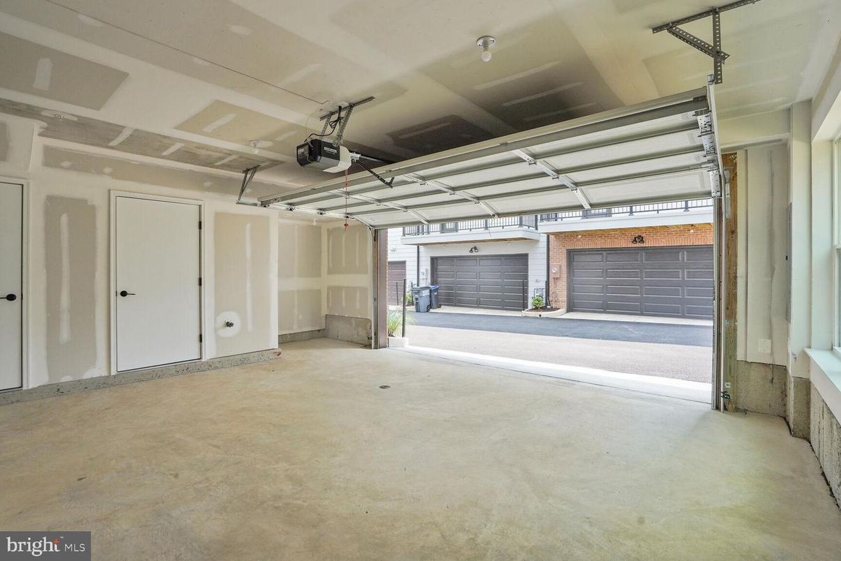 Garage, Interior