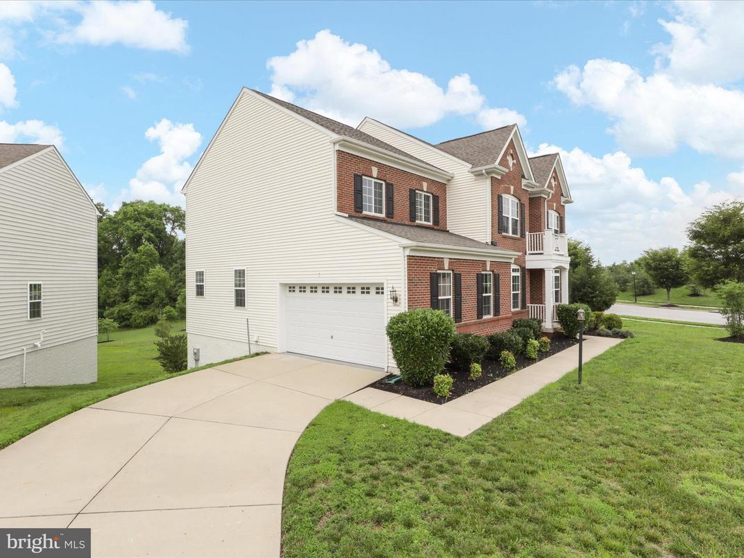 Attached, Exterior, Facade, Brick Facade, Farmhouse