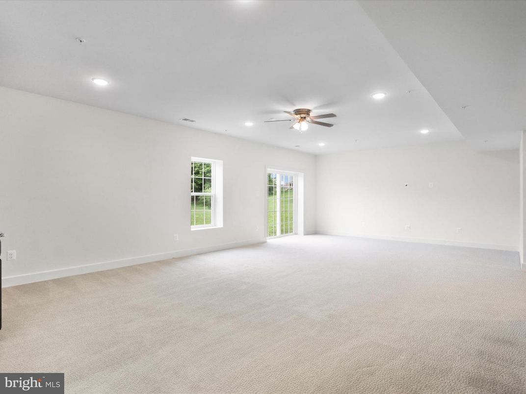 Empty room, Interior, Recessed Lighting