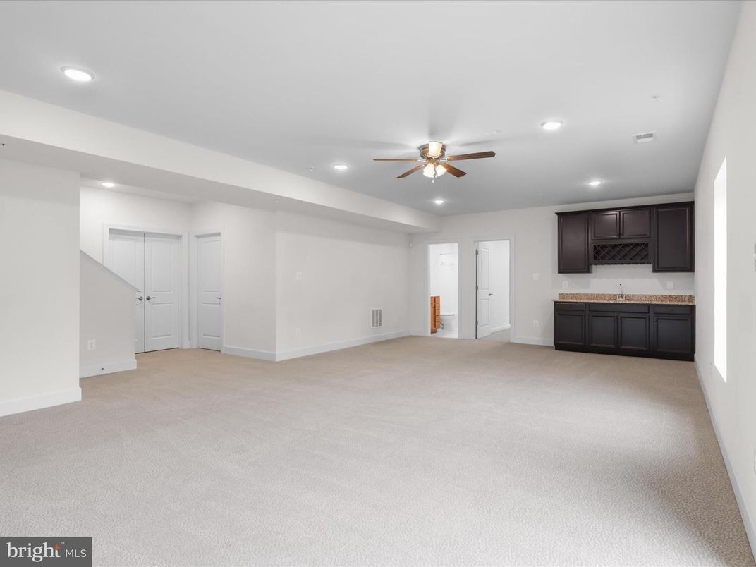 Empty room, Interior, Kitchen, Recessed Lighting