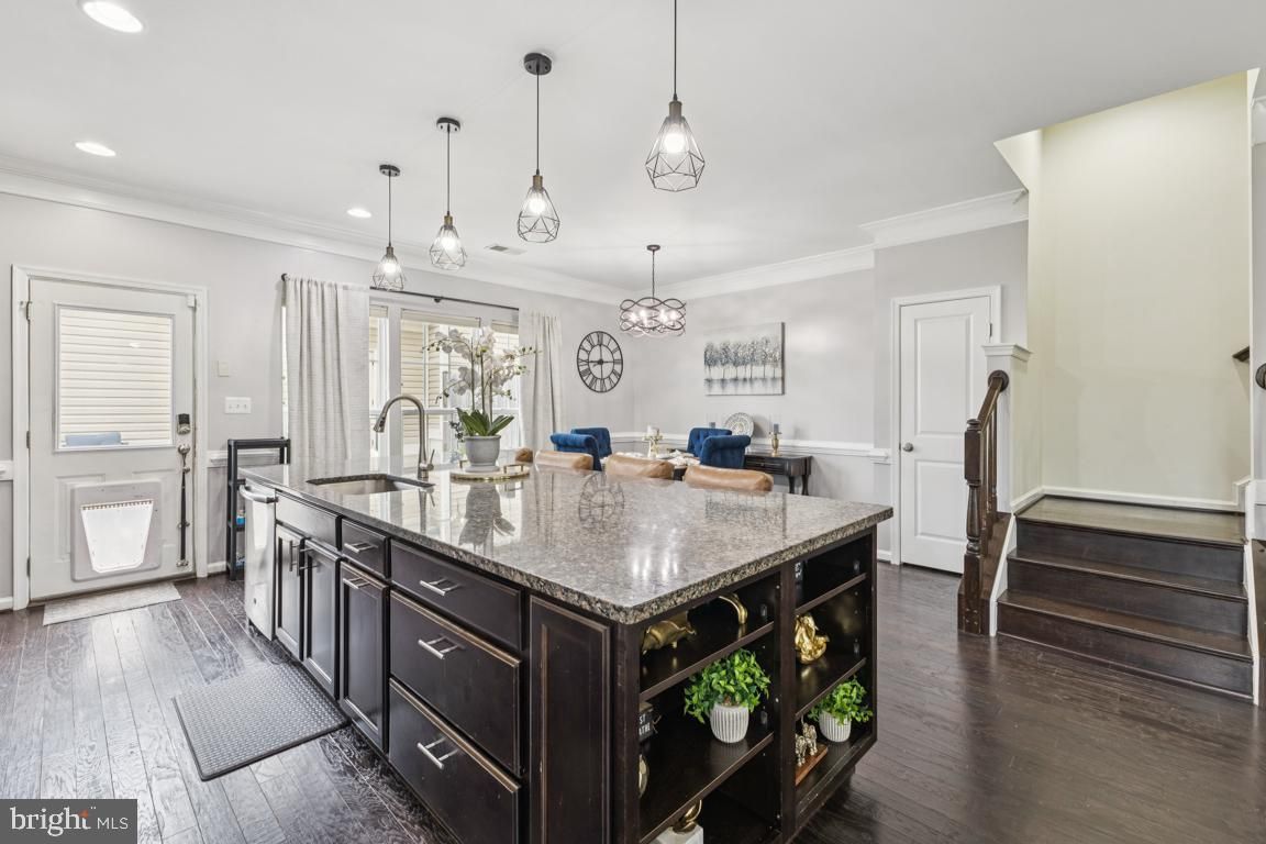 Interior, Kitchen, Pendant Lights, Recessed Lighting, Wood Texture Flooring
