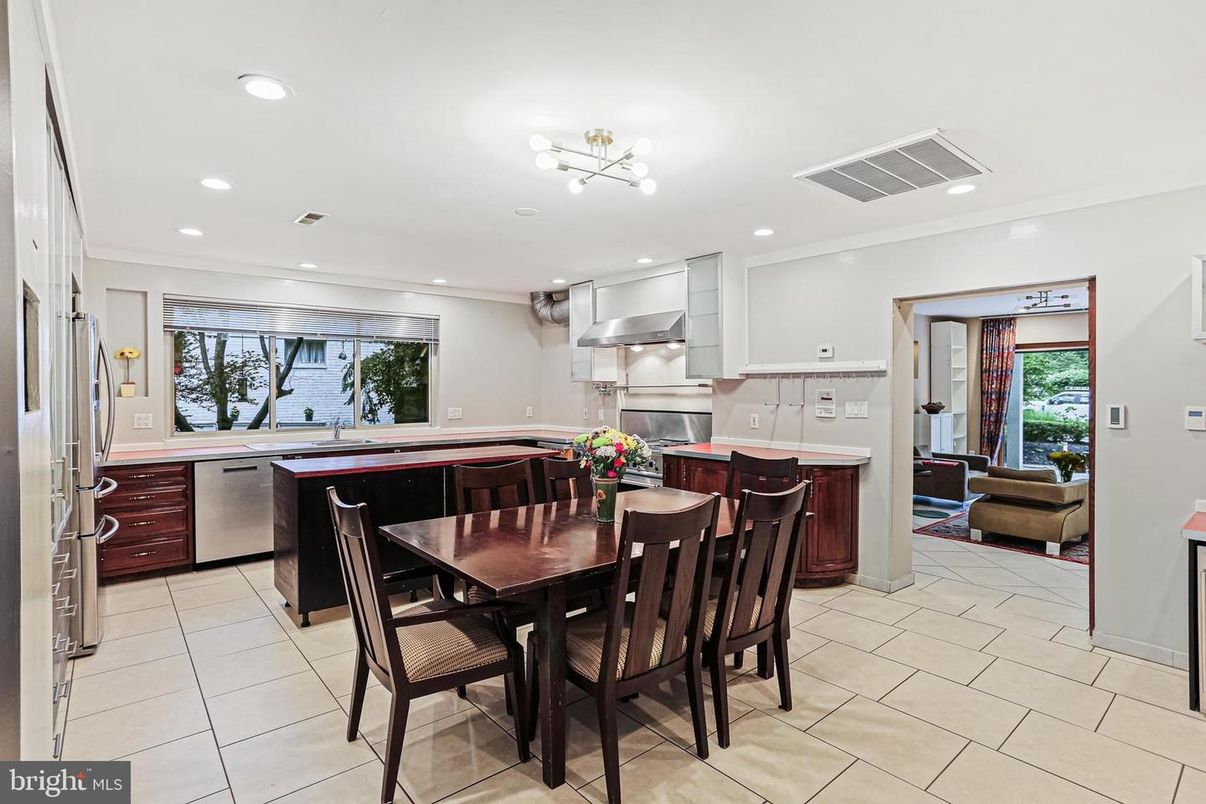 Dining room, Interior, Kitchen, Recessed Lighting, Stainless Steel Appliances