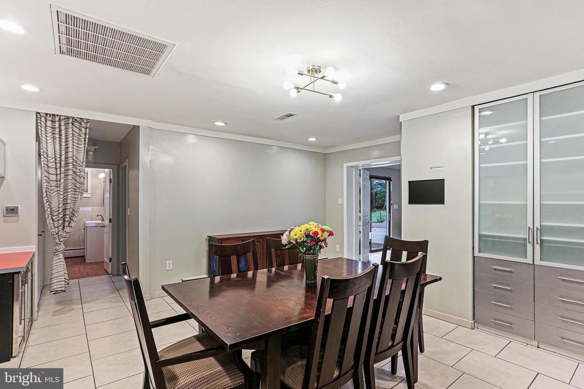 Dining room, Interior, Recessed Lighting