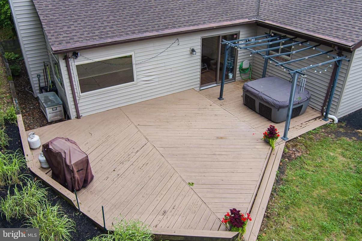 Exterior, Hot Tub